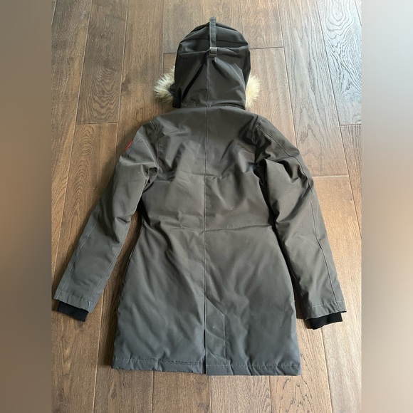 Authentic Canada Goose Women’s Victoria Parka (in Graphite Grey) - Picture 7 of 11